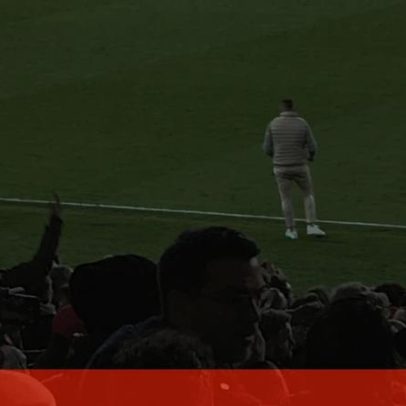 Pote entra em campo e Simões fica desolado: reacções ao lance que prolongava