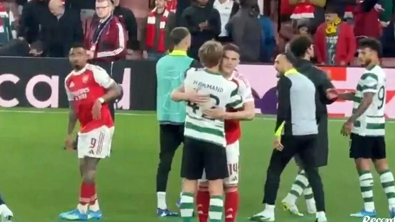 O abraço entre Gyökeres e Hjulmand: assim foi o final do Arsenal-Sporting
