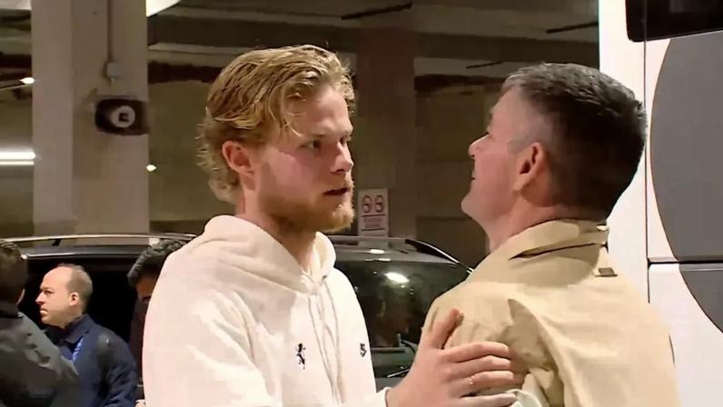 CMTV mostra Hjulmand a conversar com o agente no estádio do Arsenal