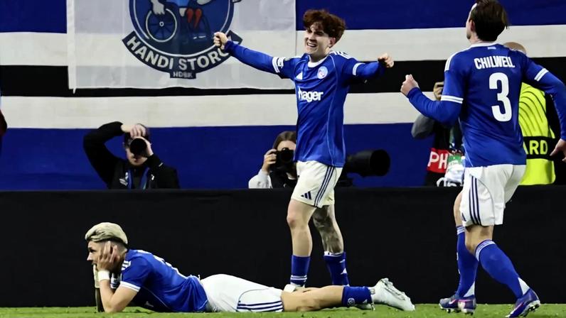 Julio Enciso marca pelo Estrasburgo e homenageia ídolo Óscar Cardozo