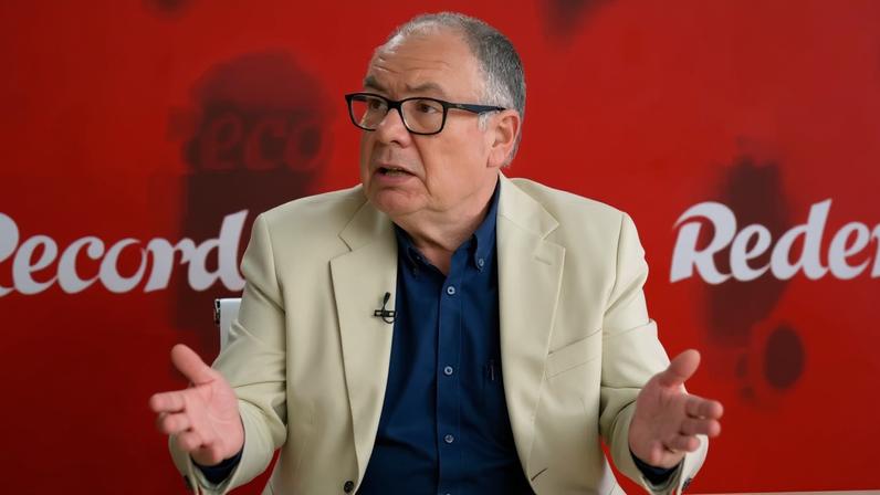 Luís Pedro Sousa considera que há pressão do treinador do Benfica para renovar