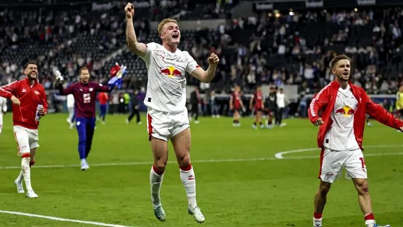 Harder comenta que talvez goste de jogar contra as águias após golo ao Frankfurt