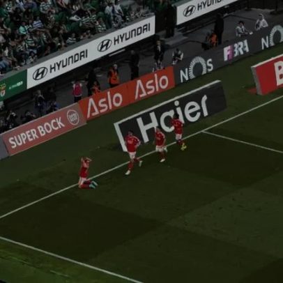 Schjelderup marca, celebra junto aos adeptos do Benfica e dança com Ríos