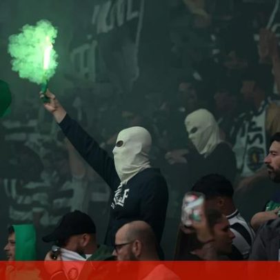 Claques de Benfica e Sporting exibem tochas no dérbi em Alvalade