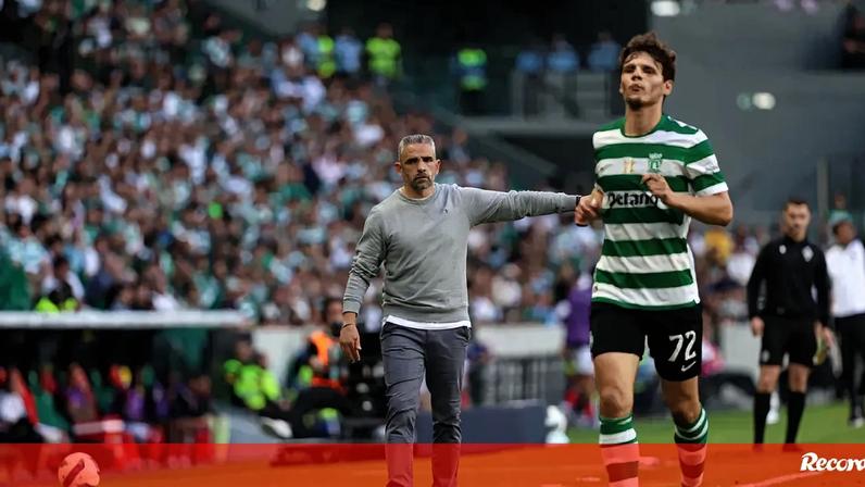 Rui Borges durante o dérbi com o Benfica
