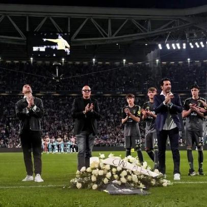 Lendas da Juventus homenageiam Alex Manninger antes de jogo com Bolonha