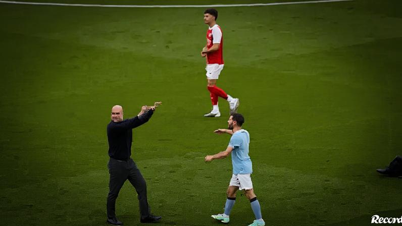 Final do Man. City-Arsenal marcado por pequena homenagem: Guardiola pediu ao público para ovacionar Bernardo Silva