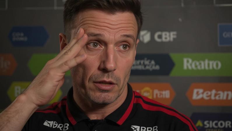 Jogador do Flamengo volta a jogar após paragem por lesão e assume que está a atravessar um momento muito difícil
