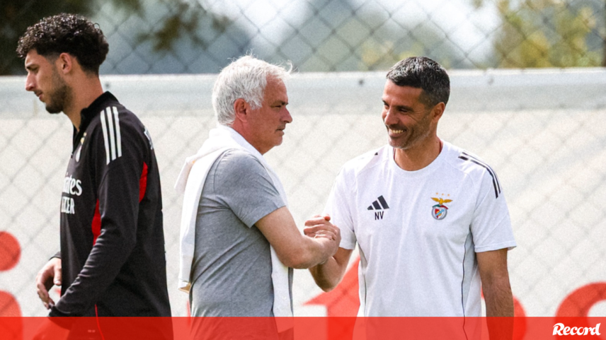 José Mourinho à conversa com Nélson Veríssimo