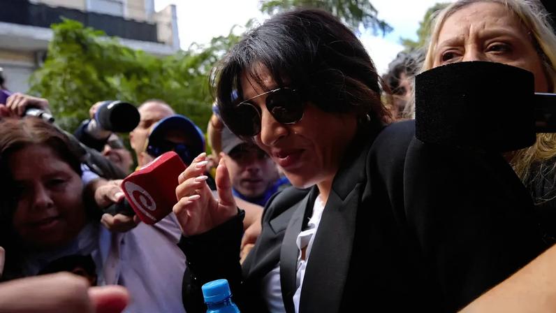 Filha denuncia manipulação total dos médicos no caso da morte de Maradona