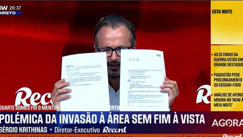 Vítor Pinto apresenta as leis do IFAB em chinês