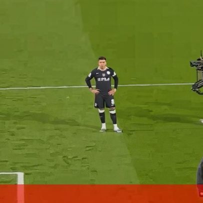 Enzo Fernández enfrenta a fúria dos adeptos do Chelsea, sozinho