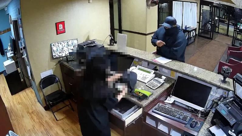 Assalto inusitado nos EUA: pediu dinheiro, agradeceu e despediu-se com boa noite