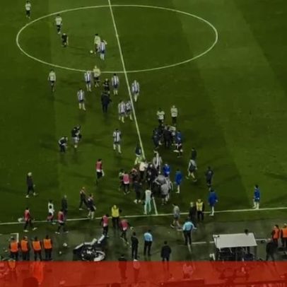Confusão no relvado: FC Porto e Sporting saem para os balneários