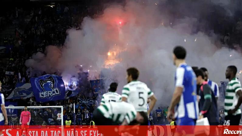 Show pirotécnico dos Super Dragões levou Farioli a pedir explicações