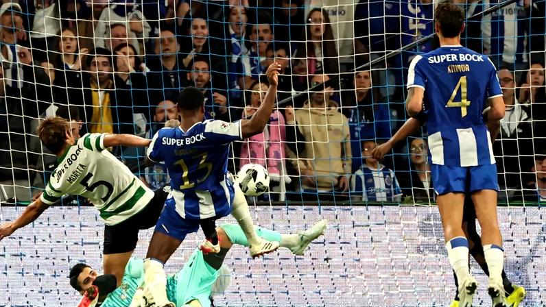 Beto elogia defesa decisiva de Rui Silva no FC Porto-Sporting