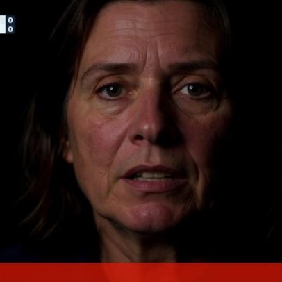 Adepto rouba câmara da transmissão e filma-se durante jogo na Argentina