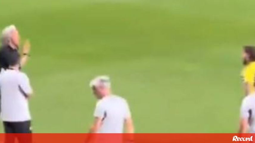 O momento em que Jorge Jesus e Iñigo Martinez têm discussão acesa durante o jogo do Al Nassr