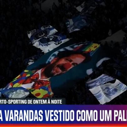 Tarja com o rosto de Varandas no Estádio do Dragão durante o clássico