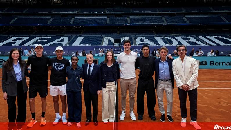 Parada de estrelas no Bernabéu agita fãs e convidados