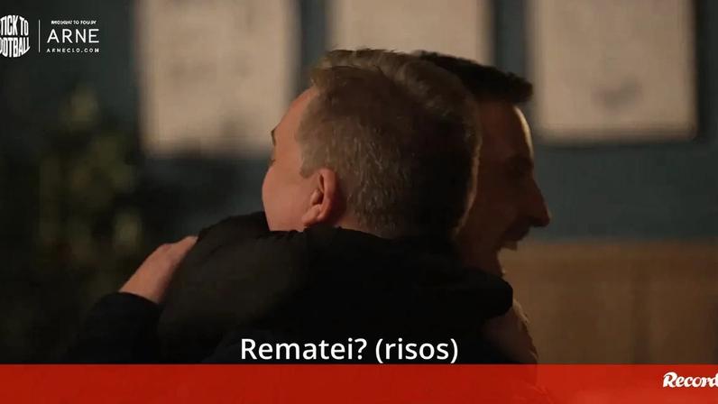 Gary Neville reencontra adepto que lhe atirou uma bola há 21 anos