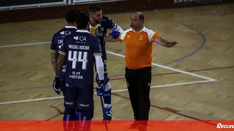 Luís Querido junto do árbitro