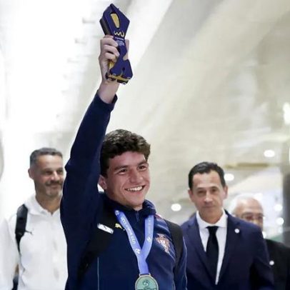Seleção sub-20 regressa a Lisboa após conquista do Europeu de futebol de praia