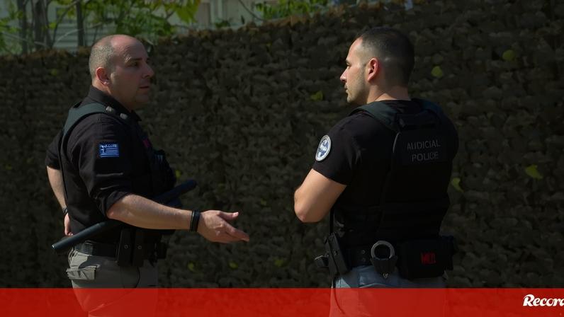 Homem de 89 anos abre fogo em escritório da segurança social e tribunal no centro de Atenas