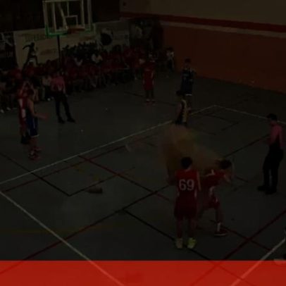 Painel de teto de pavilhão em Sevi lha cai sobre jogador