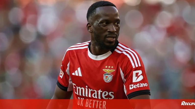 Lukebakio quebra silêncio após bate-boca com Mourinho: «Sou muito exigente comigo»