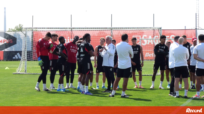 Técnico e jogador belga trocaram impressões antes do apronto