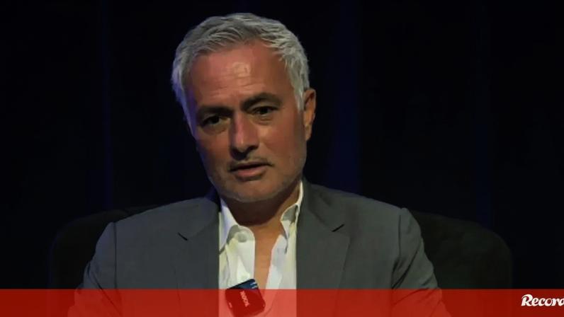 José Mourinho acompanhado por Ivan Zazzaroni, diretor do Corriere dello Sport