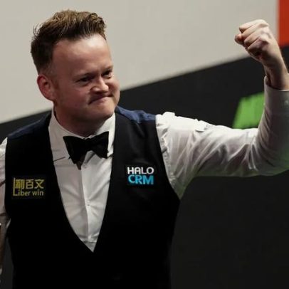 Zhao Xintong cai diante de Shaun Murphy no Mundial