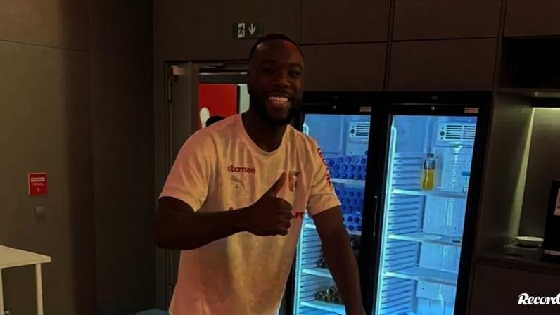 Niakaté recupera-se de rotura de Aquiles em Braga com bota ortopédica e carrinho