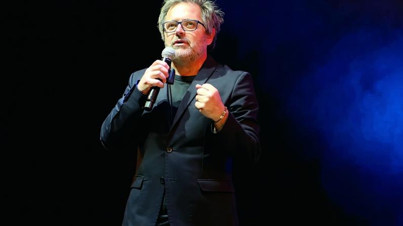 Nilton é criticado após desabafo em concerto de Rosalía