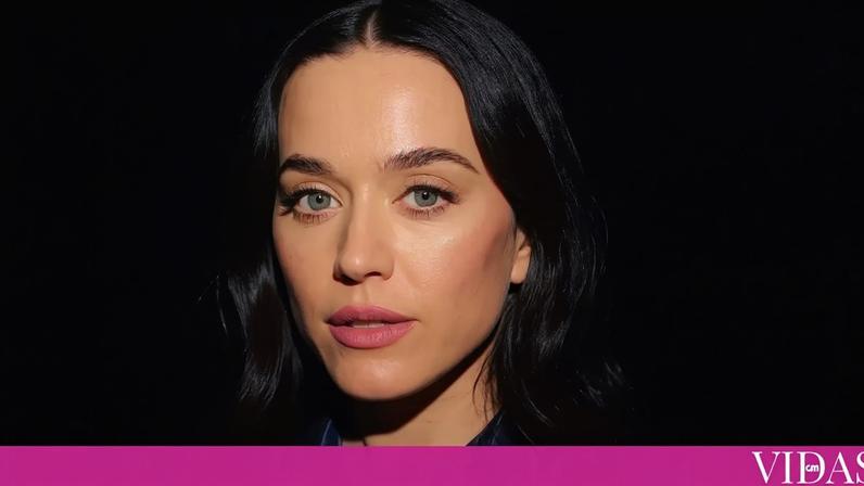 Katy Perry paga desejo na Fontana di Trevi com cartão de crédito