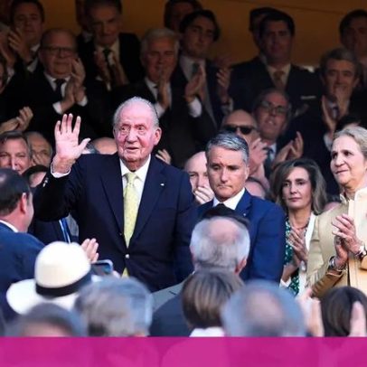 Juan Carlos ovacionado em Sevilha durante evento