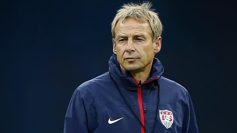 Jürgen Klinsmann acompanha o filho após lesão grave