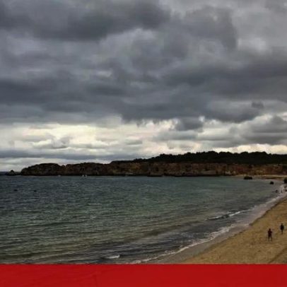 Fim de semana prolongado com chuva e céu nublado