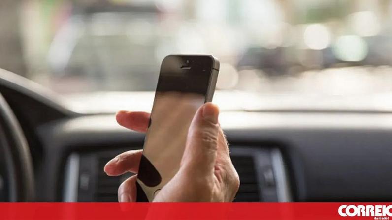 Uso de telemóvel durante a condução pode triplicar a probabilidade da ocorrência de acidentes rodoviários