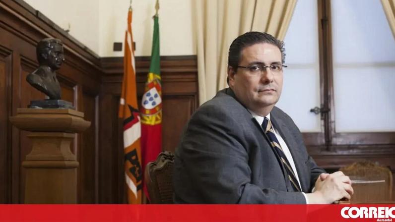 Ministro de Assuntos Parlamentares admite rever Constituição no fim da legislatura