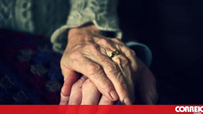 Filho e nora condenados por deixar idosa morrer à fome e sede