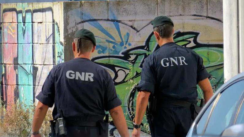 GNR detém quatro suspeitos de assaltos a lojas de roupa no Grande Porto