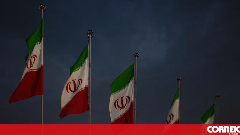 Líder supremo iraniano afirma que Teerão manterá capacidades nuclear e balística
