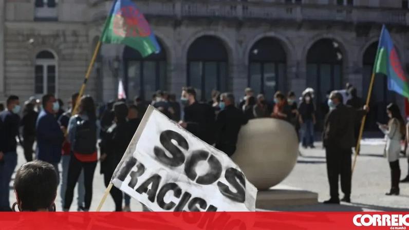 Manifestantes protestam no âmbito do Dia Internacional pela Eliminação da Discriminação Racial, em Lisboa, 21 de março de 2021