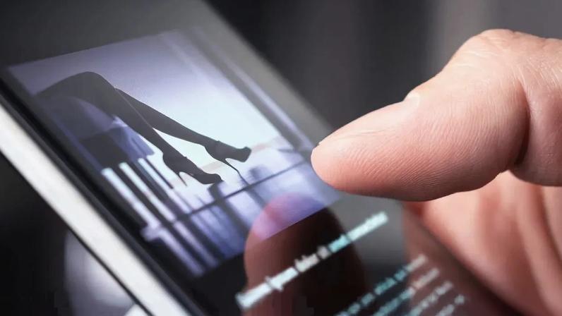 Especialistas mostram que as referidas 'apps' não só são disponibilizadas como promovidas pelas plataformas