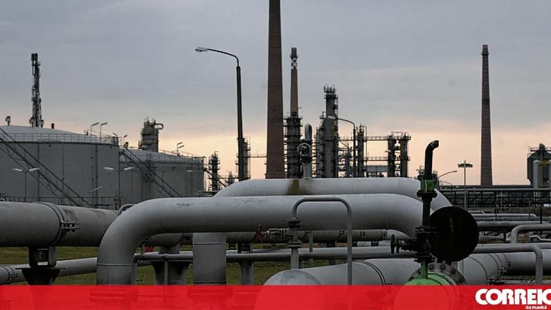 EUA prolongam isenção que permite venda de petróleo russo