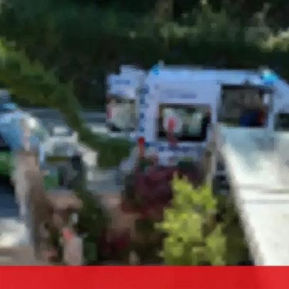 Idosa cai em casa e tem de ser retirada pela janela