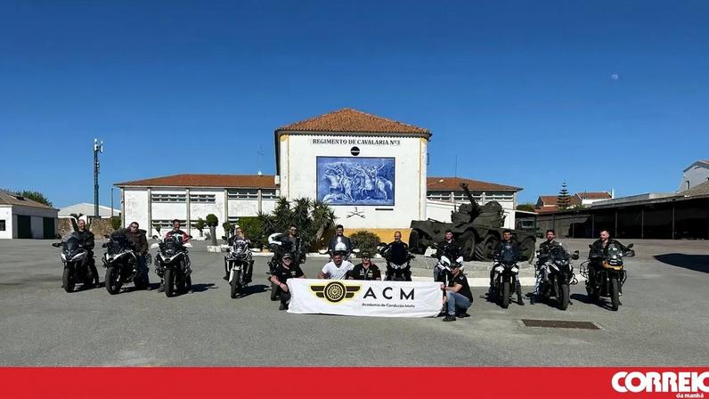 Curso de condução segura para militares e familiares promovido pelo Regimento de Estremoz