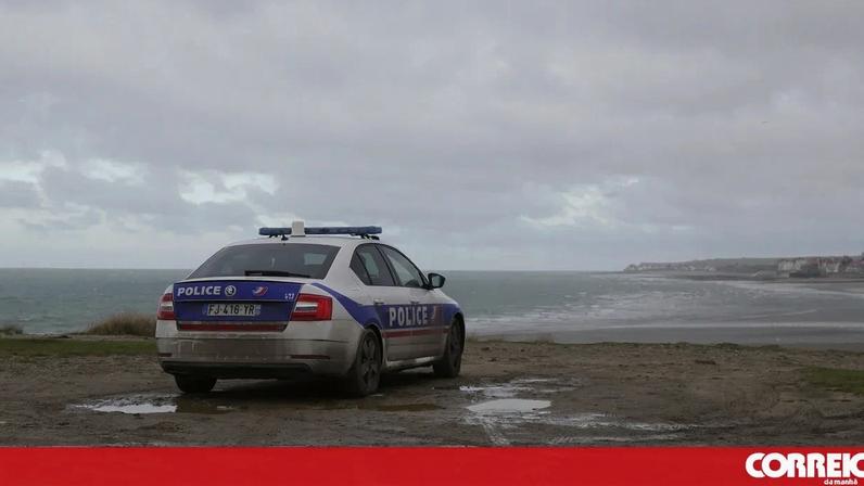 Resgatadas 111 pessoas que tentavam atravessar o Canal da Mancha